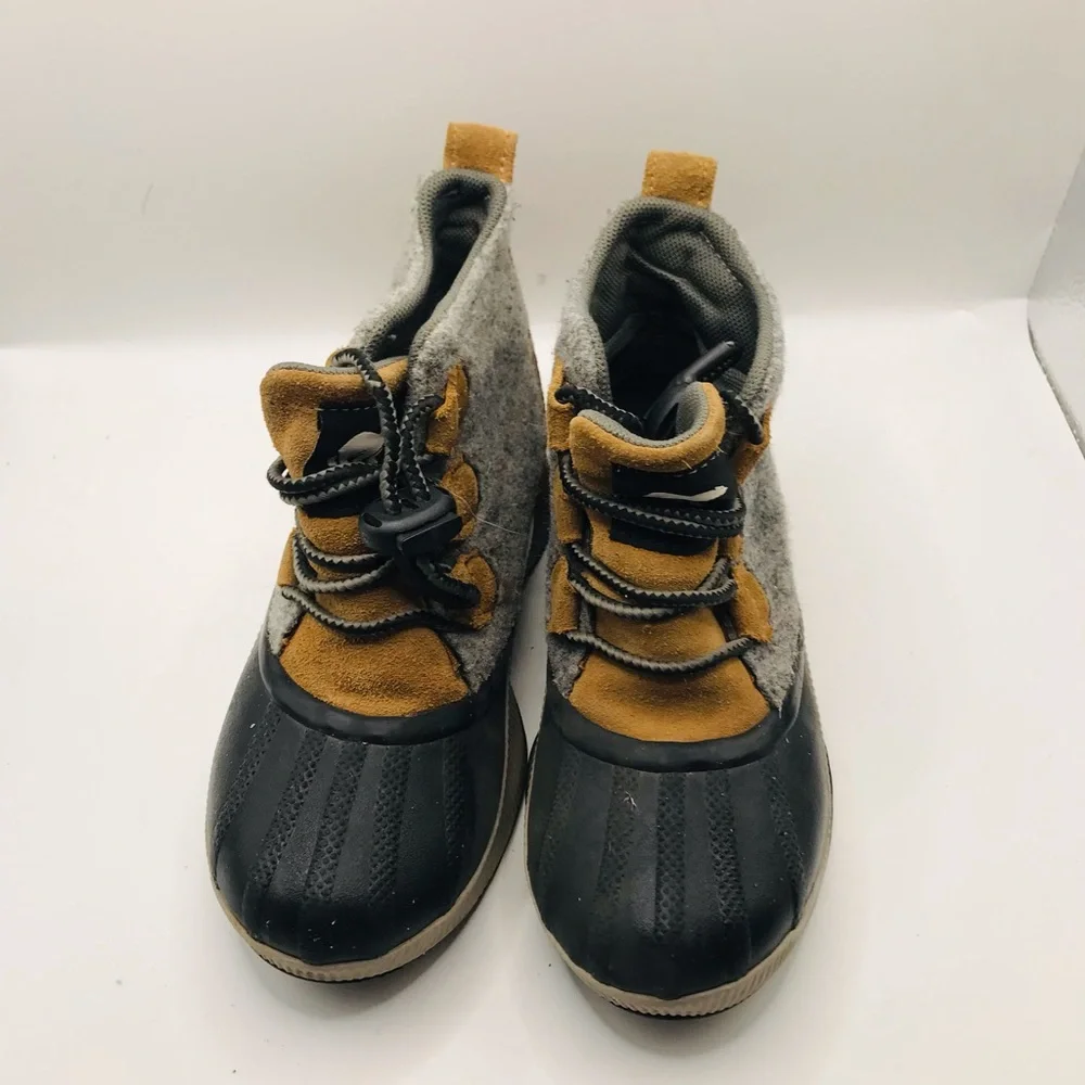 Kids Grey and Tan Waterproof Winter Boots - Brand Unspecified‎